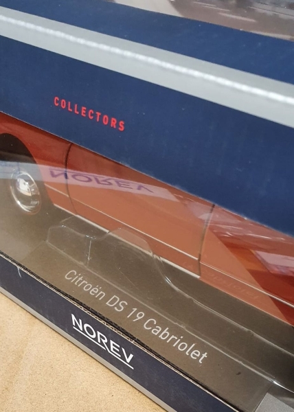 NOREV: Citroën DS19 Cabriolet 1961 corail rouge (1:18)
